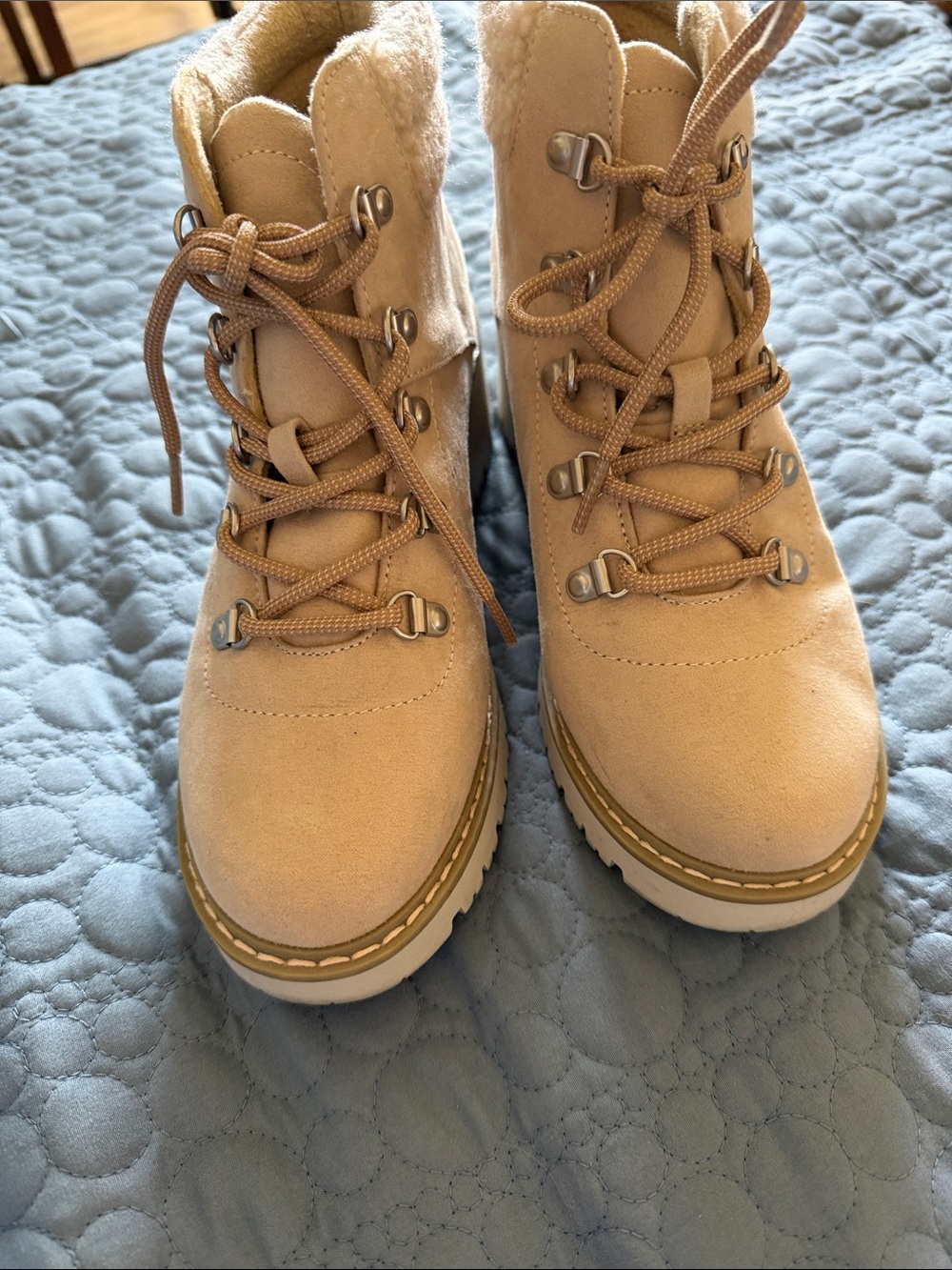 Sonoma Beige Lace-Up Women's Hiking Boots